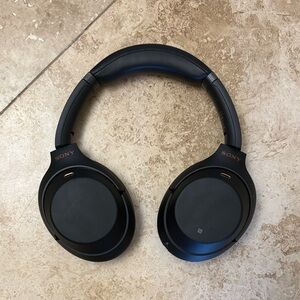 Sony Over-Ear Black Headphones WH-1000XM3 (noise canceling)